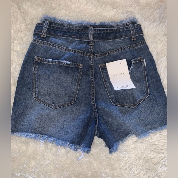 NATURE Women’s Distressed Cut-Out Shorts w/ Jean Made Belt Included Sz XS NWT - Picture 4 of 9